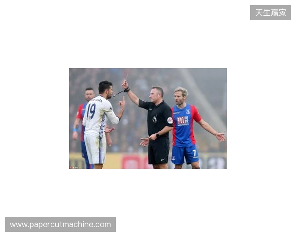 前白堡球员：当年刻意吃黄牌被停赛，这样就能多见见女友了